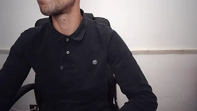 Snapshot of mikealcorleone chatting on 10.05.25 mikealcorleone online show from 10.05.25