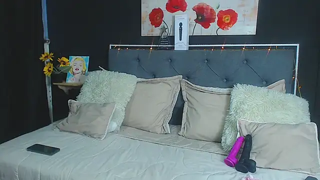 Snapshot of dulce_celeste15 chatting on 12.23.24 dulce celeste15 online show from 12.23.24