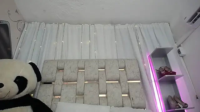 KOURTNEY-- online show from 09.12.25