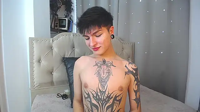 Snapshot of CataFox_ chatting on 01.04.25 CataFox online show from 01.04.25