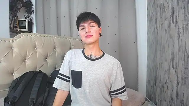 Snapshot of CataFox_ chatting on 01.05.25 CataFox online show from 01.05.25