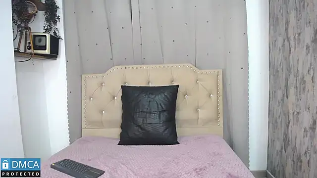 Snapshot of CataFox_ chatting on 03.04.25 CataFox online show from 03.04.25