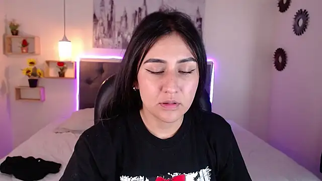 mia aira online show from 12.13.24