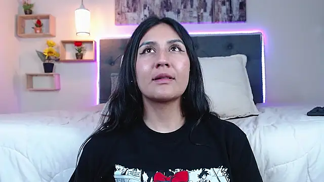 mia aira online show from 01.20.25