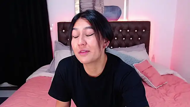 mia aira online show from 03.17.25