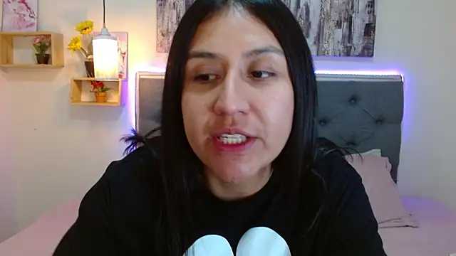 mia aira online show from 09.12.25