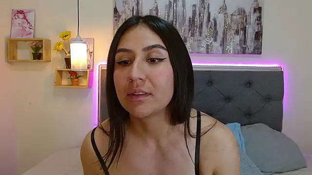 mia aira online show from 09.22.25