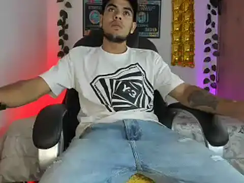 Snapshot of mikee_scooth chatting on 02.05.25 mikee scooth online show from 02.05.25