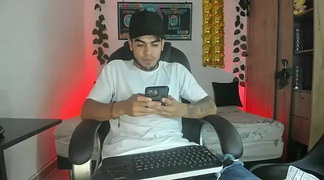 Snapshot of mikee_scooth chatting on 02.11.25 mikee scooth online show from 02.11.25