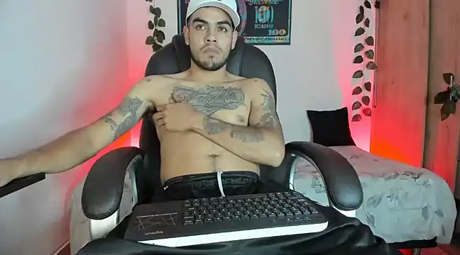 Snapshot of mikee_scooth chatting on 02.27.25 mikee scooth online show from 02.27.25