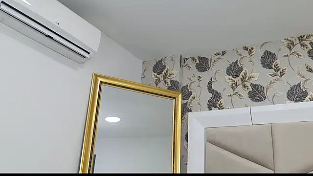 AlizonMoreti online show from 10.16.25