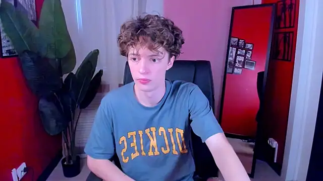 Snapshot of LukeSweet chatting on 06.22.26 LukeSweet online show from 06.22.26