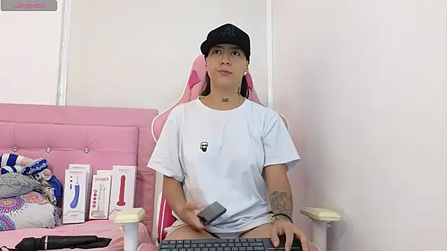 Karoll horny  online show from 02.24.25