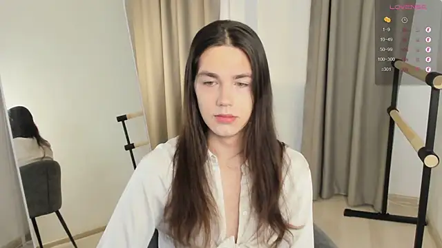 Alfreda Mills online show from 11.06.25