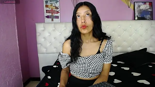 karolinee 66  online show from 12.07.24