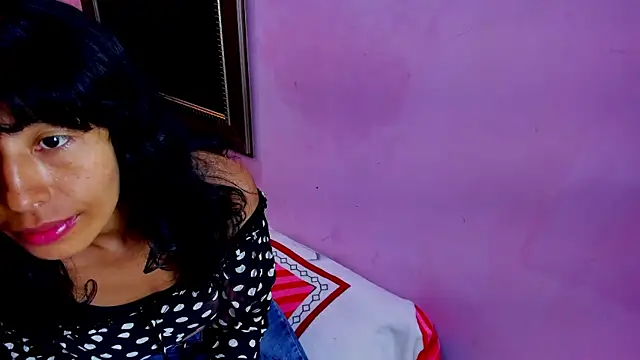 karolinee 66  online show from 10.19.25