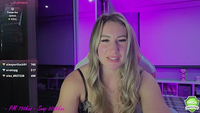 Snapshot of Daisydelicious chatting on 11.03.25 Daisydelicious online show from 11.03.25