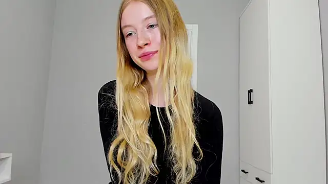 Snapshot of minidivaa_ chatting on 01.22.25 minidivaa online show from 01.22.25