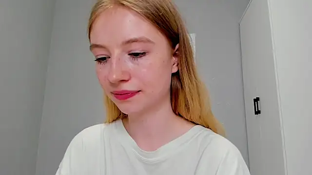 Snapshot of minidivaa_ chatting on 01.24.25 minidivaa online show from 01.24.25