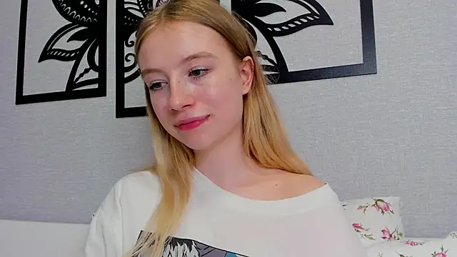 Snapshot of minidivaa_ chatting on 01.25.25 minidivaa online show from 01.25.25