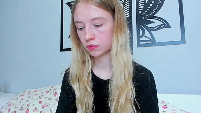 Snapshot of minidivaa_ chatting on 02.08.25 minidivaa online show from 02.08.25