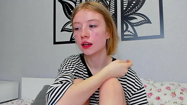 Snapshot of minidivaa_ chatting on 02.19.25 minidivaa online show from 02.19.25