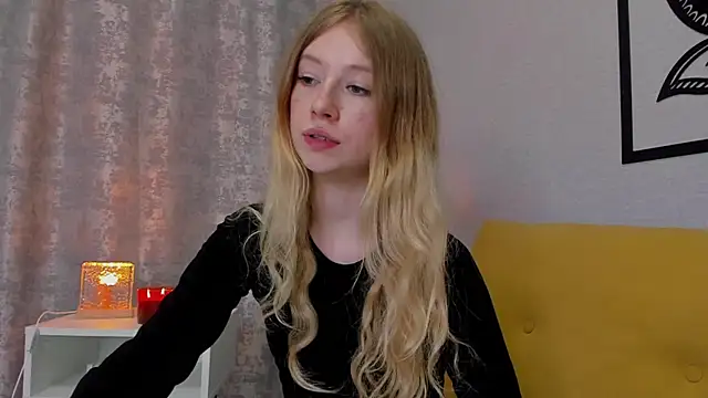 Snapshot of minidivaa_ chatting on 02.21.25 minidivaa online show from 02.21.25