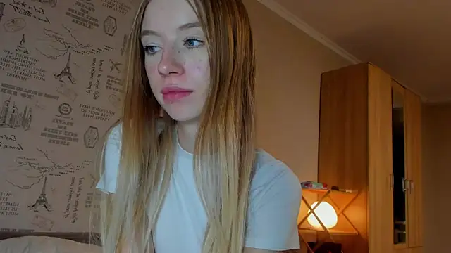 Snapshot of minidivaa_ chatting on 09.16.25 minidivaa online show from 09.16.25