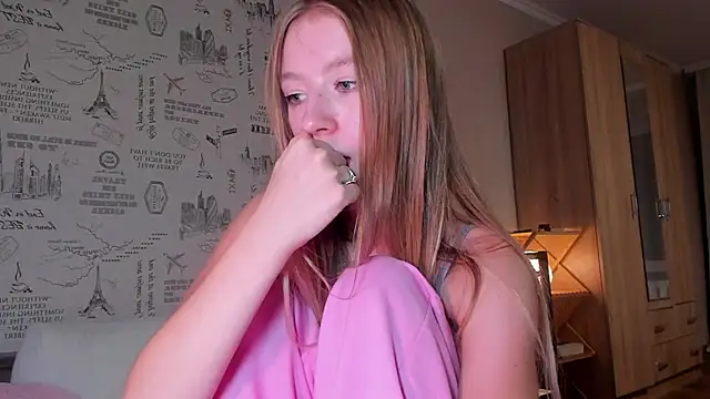 minidivaa  online show from 10.25.25