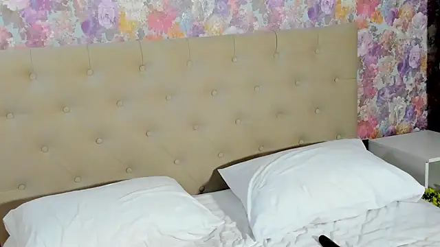 emma77  online show from 10.20.25