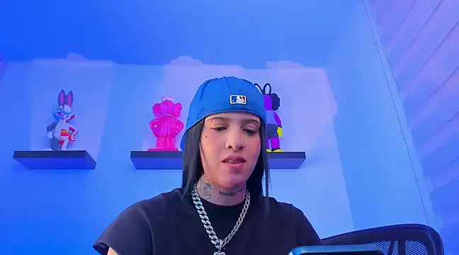 Gangster Girl online show from 12.15.24