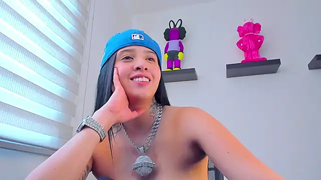 Gangster Girl online show from 12.31.24