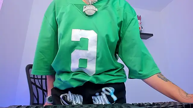 Gangster Girl online show from 02.06.25