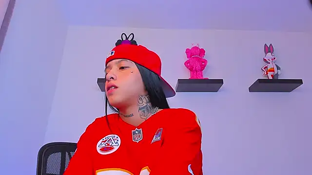 Gangster Girl online show from 03.09.25