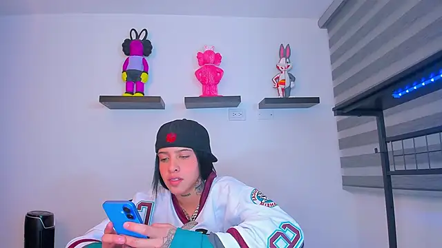 Gangster Girl online show from 10.14.25