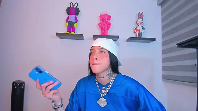 Gangster Girl online show from 10.22.25