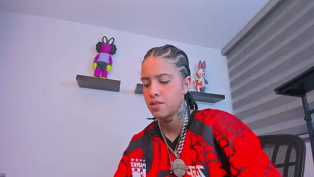 Gangster Girl online show from 11.06.25