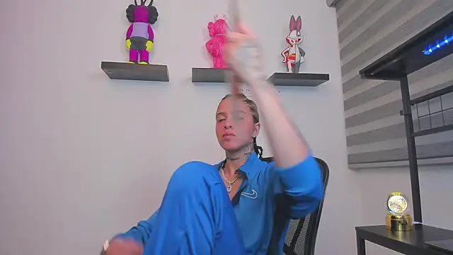 Gangster Girl online show from 06.12.26
