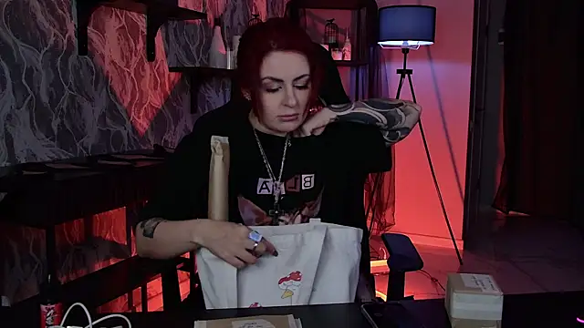 Snapshot of Lana__May chatting on 12.17.25 Lana May online show from 12.17.25