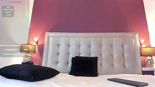 IssyRosse online show from 12.20.25