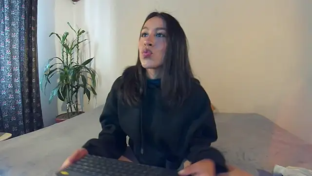 EmiGomez  online show from 02.11.25