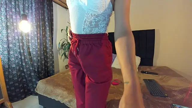 EmiGomez  online show from 02.28.25