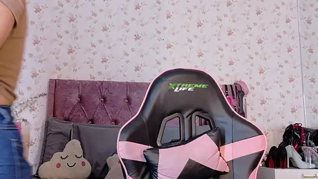 AvrillThomas online show from 11.18.25