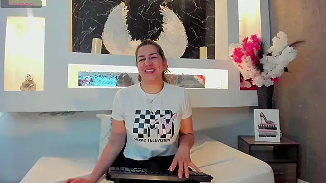 Cinthya mjs online show from 10.17.25