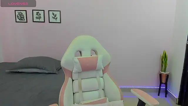 Snapshot of sophie_pazz chatting on 01.16.26 sophie pazz online show from 01.16.26