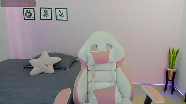 Snapshot of sophie_pazz chatting on 02.22.26 sophie pazz online show from 02.22.26