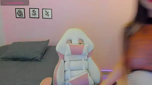 Snapshot of sophie_pazz chatting on 06.19.26 sophie pazz online show from 06.19.26
