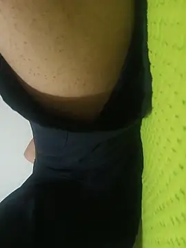 Snapshot of beautiful_hands_ chatting on 12.17.25 beautiful hands online show from 12.17.25