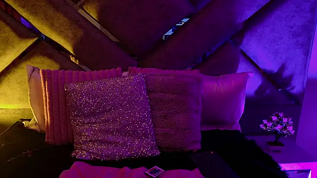 Snapshot of Elith_noa chatting on 02.13.26 Elith noa online show from 02.13.26