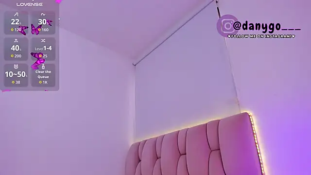 ZarianaEvanz online show from 10.17.25